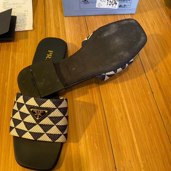 Prada Logo slide 7.5 - Picture 6 of 11
